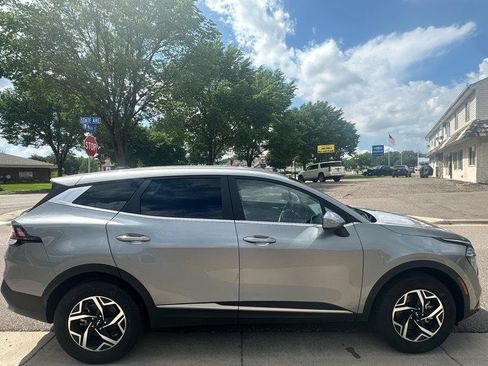 Used 2024 Kia Sportage LX AWD/4WD image 4