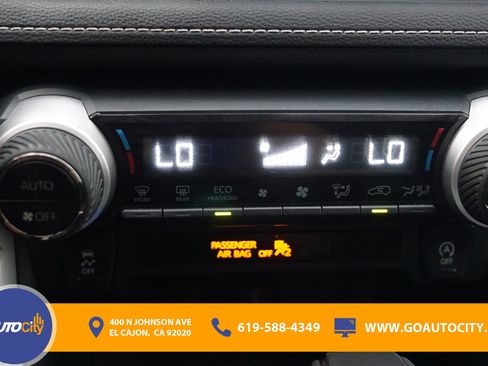 Used 2022 Toyota RAV4 XLE Premium image 24