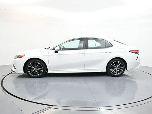 Used 2019 Toyota Camry L image 8