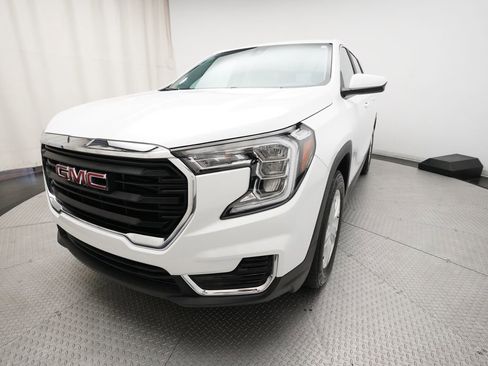 Used 2024 GMC Terrain SLE w/ LPO, Floor Liner Package AWD/4WD image 12