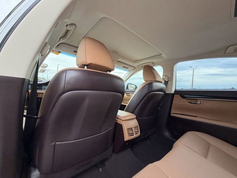 Used 2017 Lexus ES 350 w/ Premium Package FWD image 12