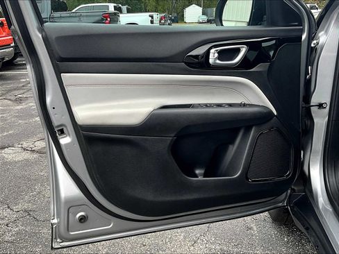 Used 2022 Jeep Compass Limited image 9