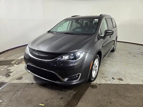Used 2019 Chrysler Pacifica Touring-L Plus w/ Tire & Wheel Group FWD image 9