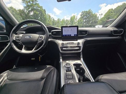 Used 2020 Ford Explorer XLT w/ Equipment Group 202A AWD/4WD image 13