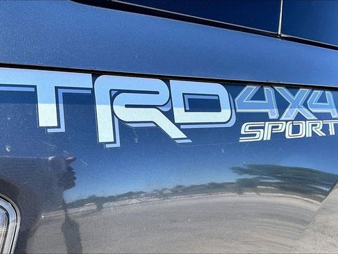 Used 2021 Toyota Tacoma TRD Sport w/ TRD Premium Sport Package AWD/4WD image 8