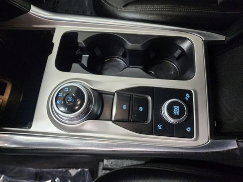 Used 2020 Ford Explorer XLT w/ Equipment Group 202A AWD/4WD image 20