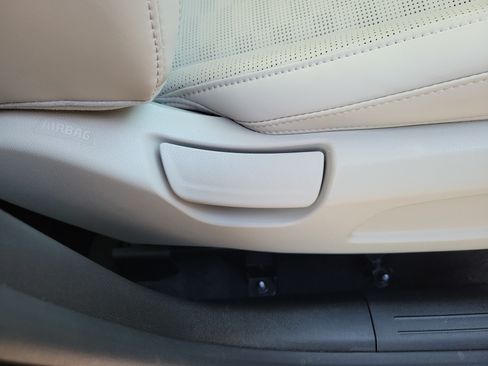 Certified 2025 Kia Sorento S FWD image 7