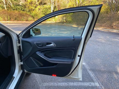 Used 2017 Mercedes-Benz GLA 250 4MATIC image 42