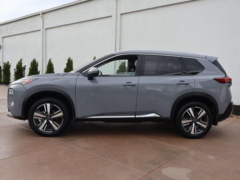 Used 2023 Nissan Rogue Platinum w/ Platinum Premium Package FWD image 3