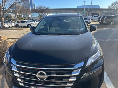 Certified 2025 Nissan Rogue SL w/ SL Premium Package image 6