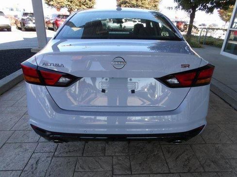 Used 2025 Nissan Altima 2.5 SR w/ SR Premium Package image 6