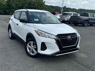 New 2025 Nissan Kicks Play S video 2