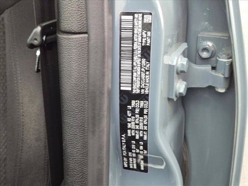 Used 2018 Jeep Renegade Altitude w/ UConnect 8.4 Nav Group FWD image 24