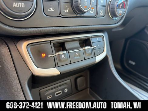 Used 2024 GMC Terrain Denali w/ Denali Premium Package AWD/4WD image 24