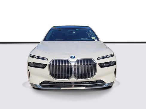 Certified 2023 BMW i7 xDrive60 AWD/4WD image 2