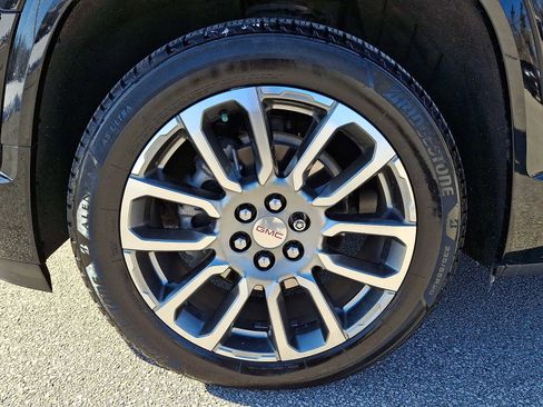 Used 2021 GMC Acadia Denali w/ Denali Ultimate Package image 10