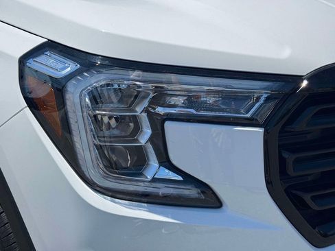 Used 2022 GMC Terrain SLT w/ Infotainment Package II AWD/4WD image 8