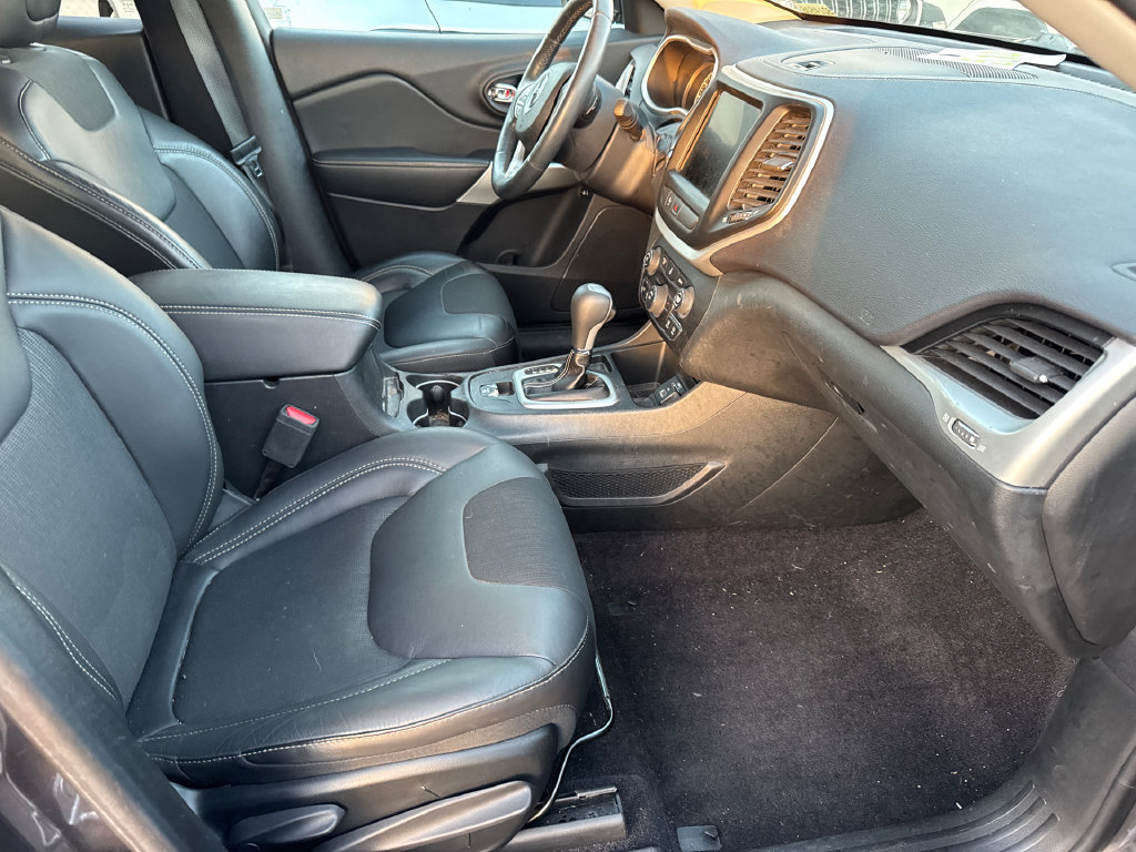 Used 2018 Jeep Cherokee Latitude Plus FWD image 4