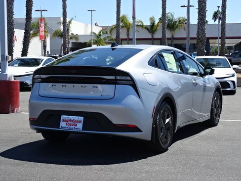 New 2027 Toyota Prius Plug-In Hybrid FWD image 5