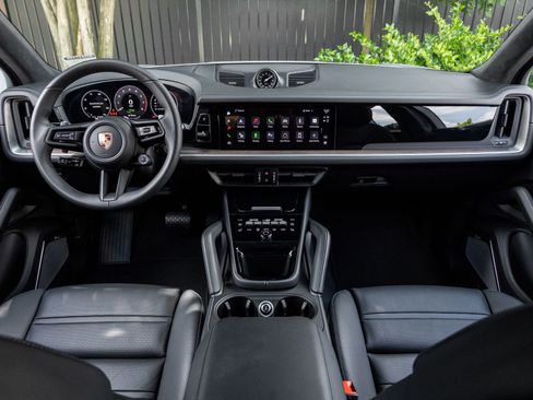 Used 2025 Porsche Cayenne E-Hybrid AWD/4WD image 12