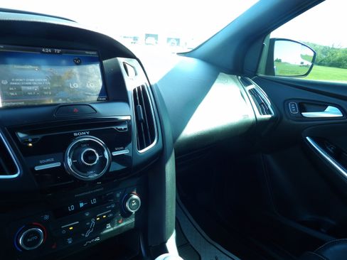 Used 2015 Ford Focus ST w/ Equipment Group 402A FWD image 14