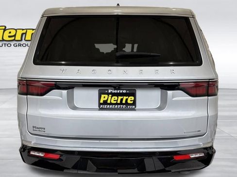 Used 2024 Jeep Wagoneer L Series II w/ Flexible Seating Group AWD/4WD image 3