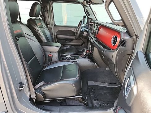 Used 2019 Jeep Wrangler Unlimited Rubicon w/ Dual Top Group AWD/4WD image 35