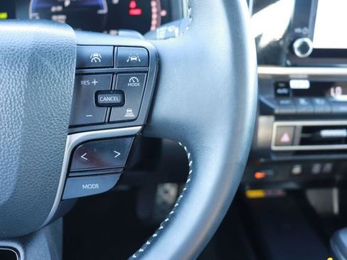 Used 2025 Toyota Camry SE image 35