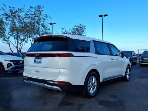 Used 2024 Kia Carnival LX image 6