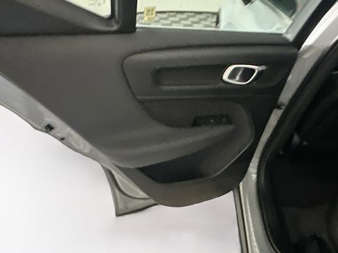 Used 2025 Volvo XC40 B5 Core image 27