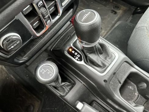 Used 2024 Jeep Gladiator Sport AWD/4WD image 23