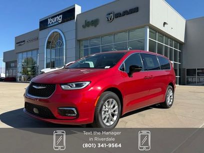 New 2026 Chrysler Pacifica Select