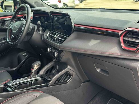 Used 2024 Chevrolet TrailBlazer RS w/ Convenience Package FWD image 21