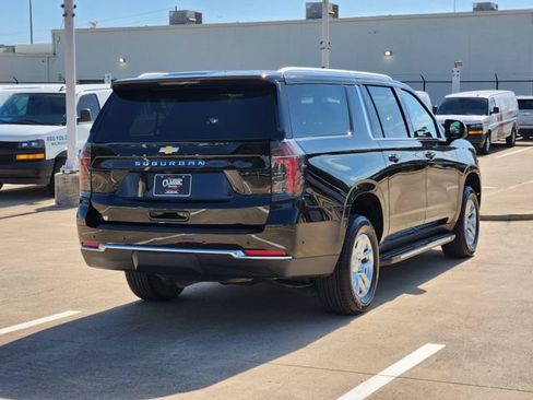 Used 2025 Chevrolet Suburban LS RWD image 14