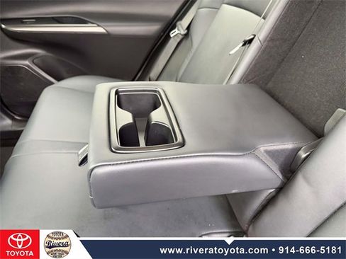 Used 2022 Toyota Venza XLE image 18