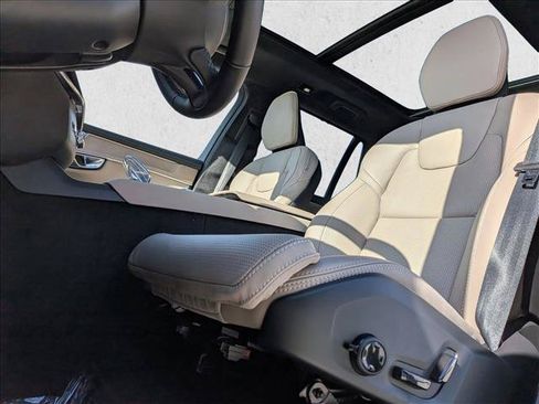 New 2026 Volvo XC90 T8 Ultra w/ Lounge Package AWD/4WD image 4