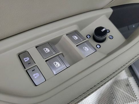 Used 2022 Audi e-tron Premium Plus w/ Premium Plus Package image 20
