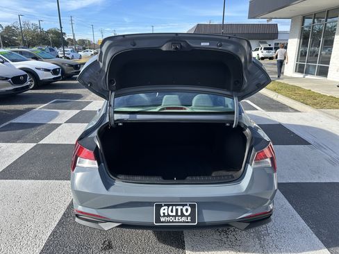Used 2023 Hyundai Elantra SEL image 5