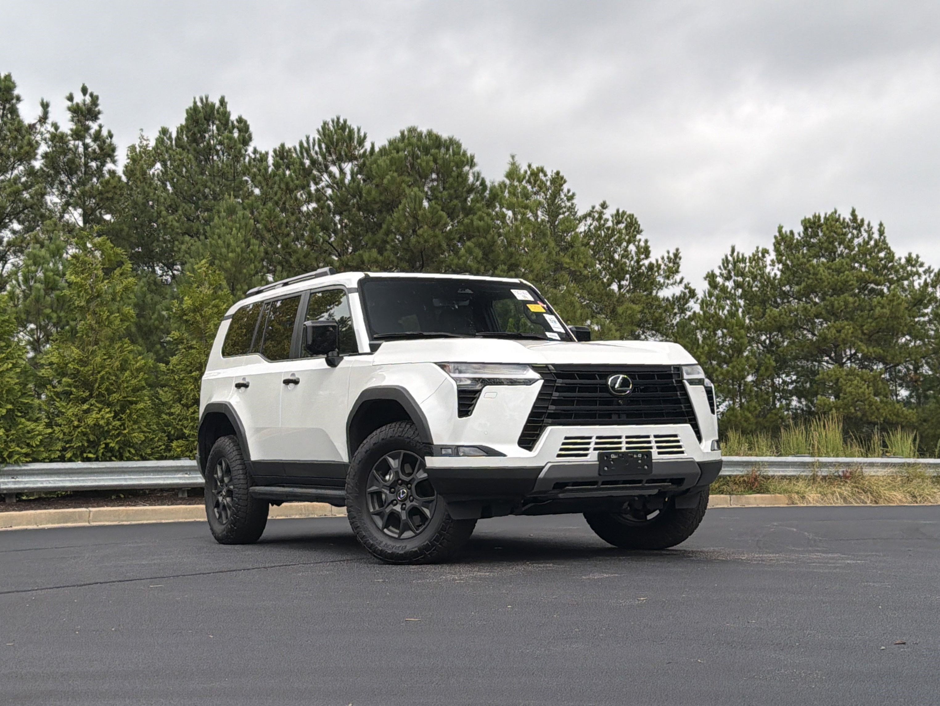 Used 2025 Lexus GX 550 AWD/4WD image 2