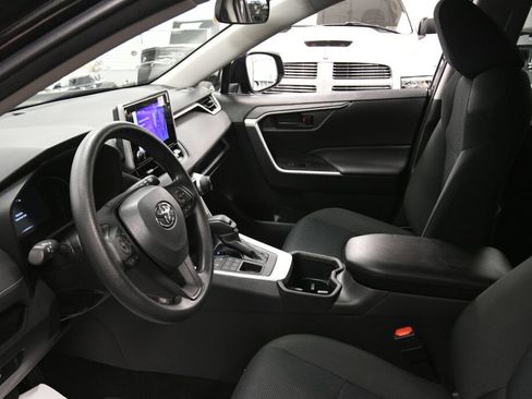Certified 2025 Toyota RAV4 LE AWD/4WD image 18