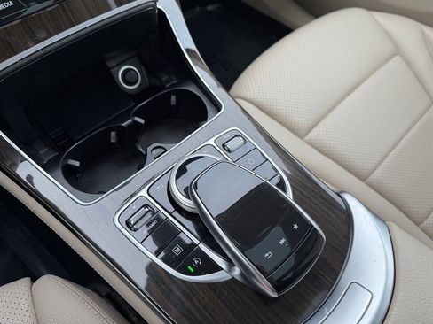 Used 2018 Mercedes-Benz GLC 300 4MATIC image 26