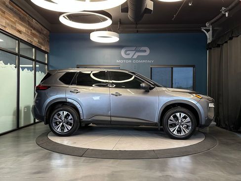 Used 2021 Nissan Rogue SV AWD/4WD image 2