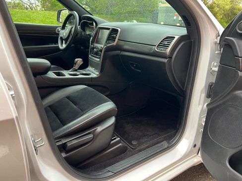 Used 2017 Jeep Grand Cherokee Altitude AWD/4WD image 19