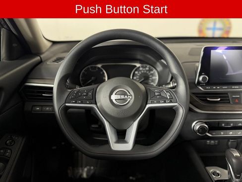 Used 2025 Nissan Altima 2.5 SV FWD image 9