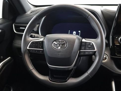 Certified 2025 Toyota Highlander XSE AWD/4WD image 16