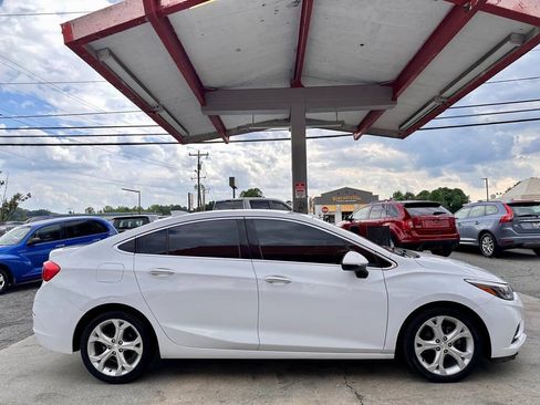 Used 2017 Chevrolet Cruze Premier FWD image 7