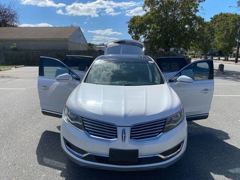 Used 2016 Lincoln MKX Reserve w/ Cargo Utility Package image 30