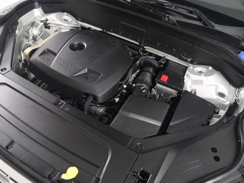 Used 2022 Volvo XC90 T6 Momentum w/ Climate Package image 21