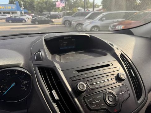 Used 2018 Ford Escape SE image 17