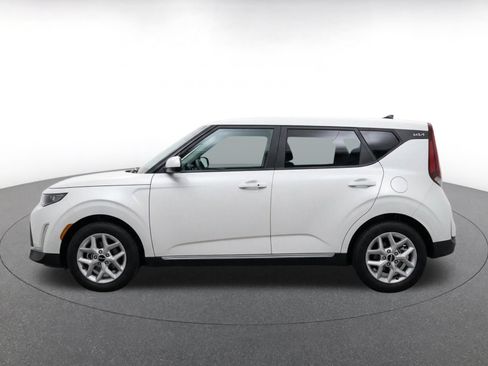 Used 2025 Kia Soul LX w/ LX Technology Package FWD image 4